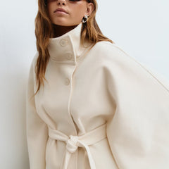 Dames cape mantel met hoge kraag en strikband
