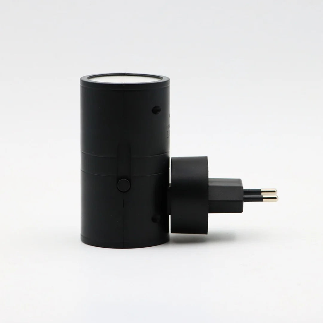 LED-lampje in een stopcontact aan de muur
