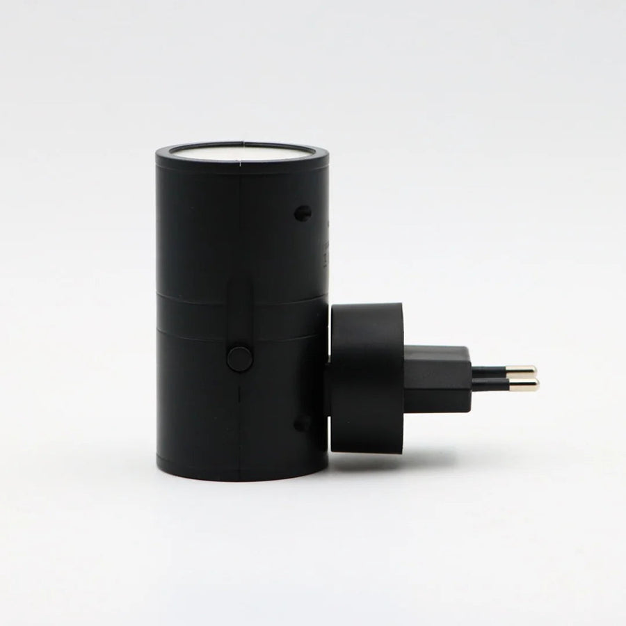 LED-lampje in een stopcontact aan de muur