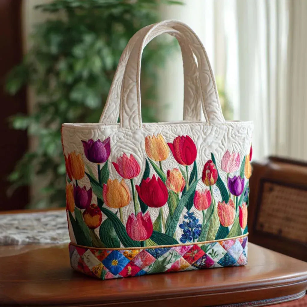 Gewatteerde shopper met print van een tulpentuin