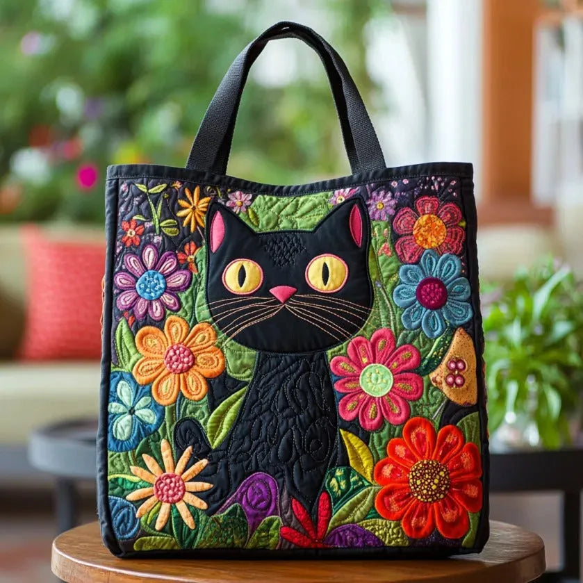 Gewatteerde shopper met zwarte kat tussen kleurige bloemen