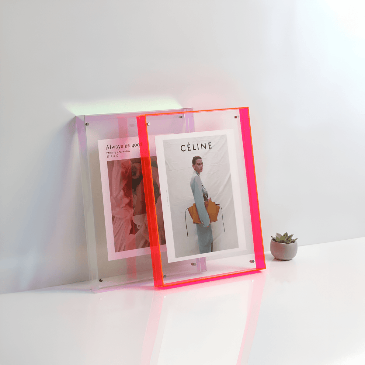 Heldere acryl fotolijst met foto