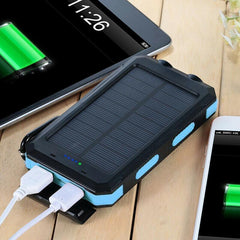Zwarte solar powerbank met zonnepaneel en haak